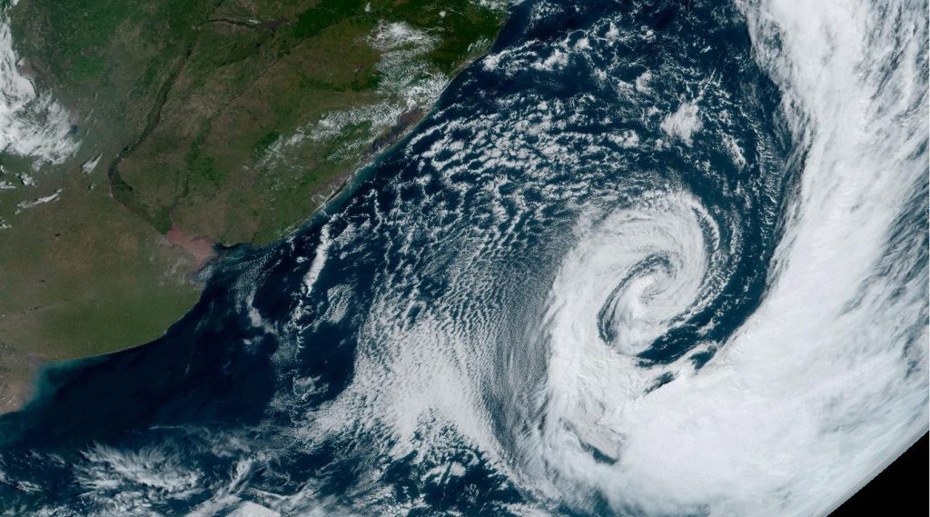 Primeiro ciclone intenso do outono no Atlântico Sul
