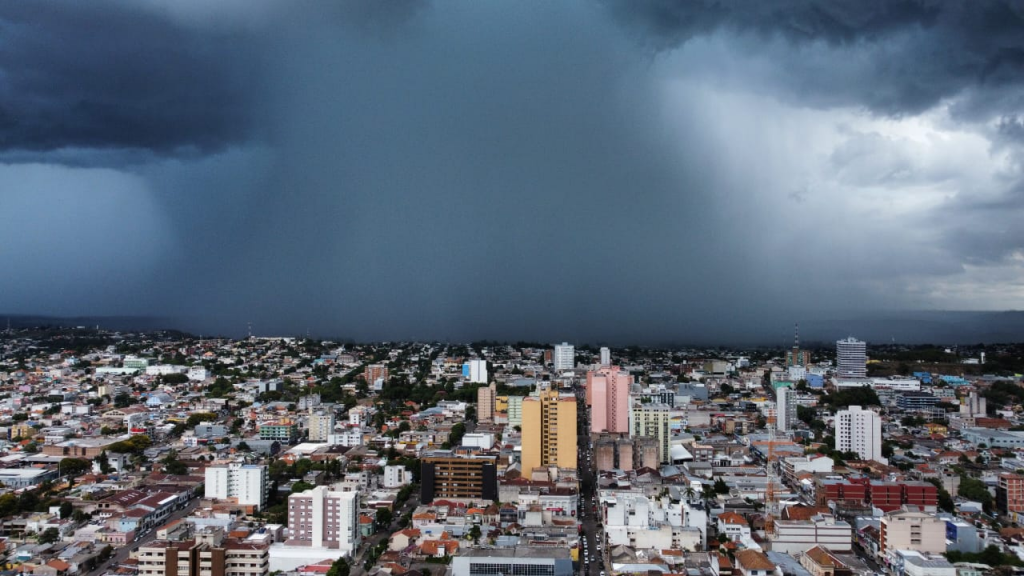 Sexta teve calor intenso e temporais pelo Estado