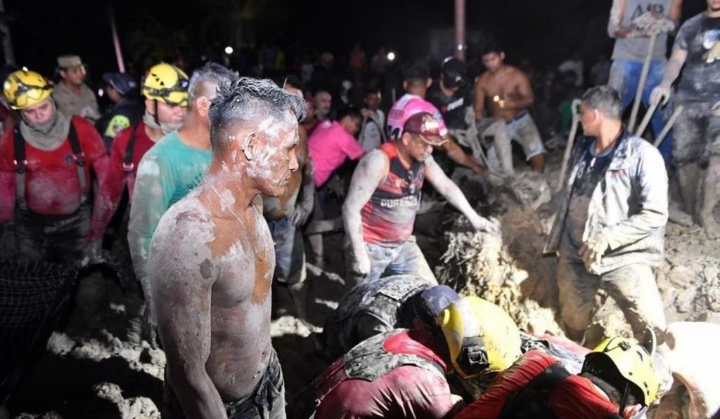 Calamidade em Manaus após chuva deixar oito mortos