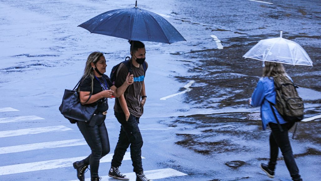 Risco de chuva forte localizada na tarde desta terça-feira