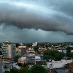 Chuva avança com temporais de vento forte e granizo