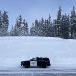 Moradores morrem em casas soterradas de neve na Califórnia
