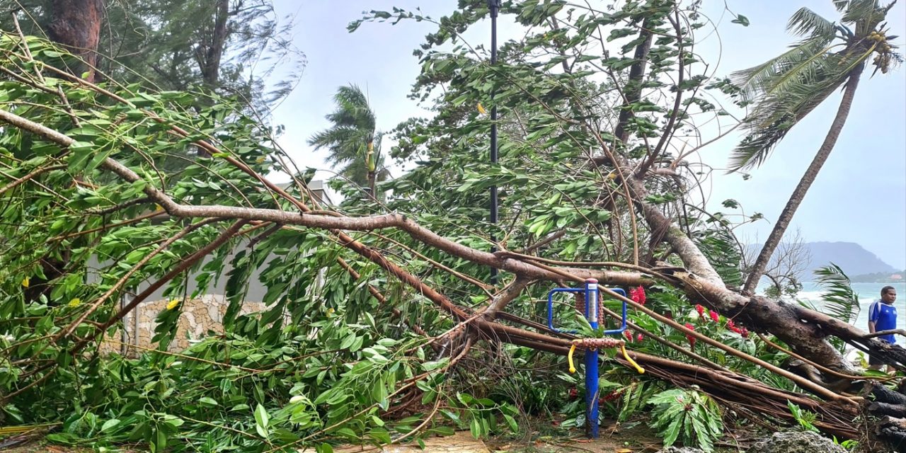 <span class="entry-title-primary">“Uma loucura”: ilha no Pacífico enfrenta dois terretomotos e dois ciclones</span> <h2 class="entry-subtitle">Pequena nação insular de Vanuatu é considerada pela ONU a de maior exposição ao risco de desastres naturais</h2>