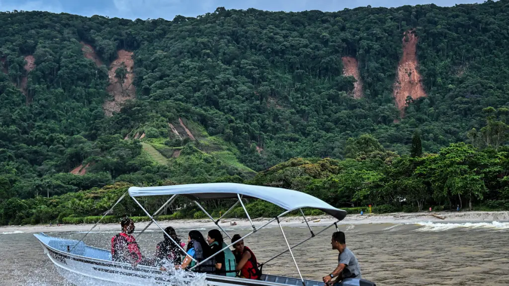 Situação de perigo por chuva excessiva em São Paulo e Rio de Janeiro