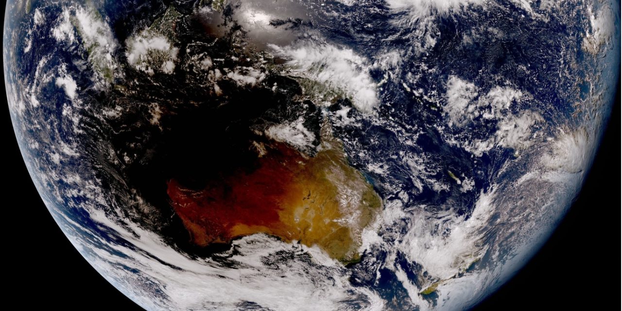 <span class="entry-title-primary">Satélite meteorológico registra raro eclipse híbrido</span> <h2 class="entry-subtitle">Satélite japonês consegiu captar a imagem da sombra gerada pelo eclipse se deslocando pela Austrália e o Pacífico Sul </h2>