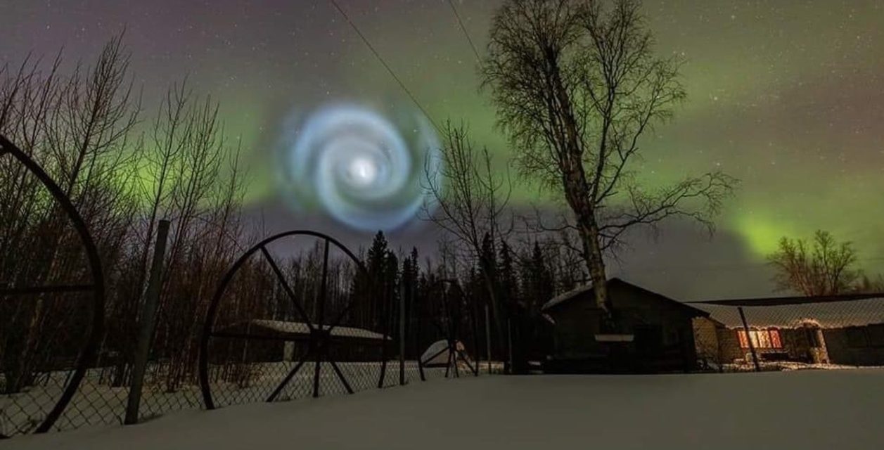 <span class="entry-title-primary">O que aconteceu no céu do Ártico?</span> <h2 class="entry-subtitle">Observadores da aurora boreal ficaram espantados com uma enorme espiral que surgiu no céu do Alasca no sábado </h2>