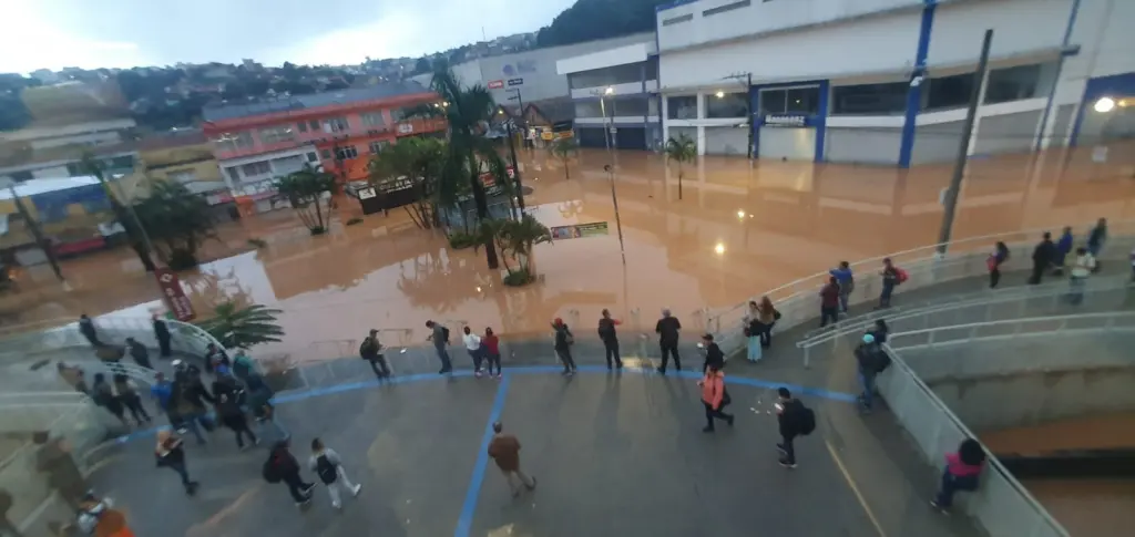 Previsão de frio de inverno após chuva e inundações em São Paulo
