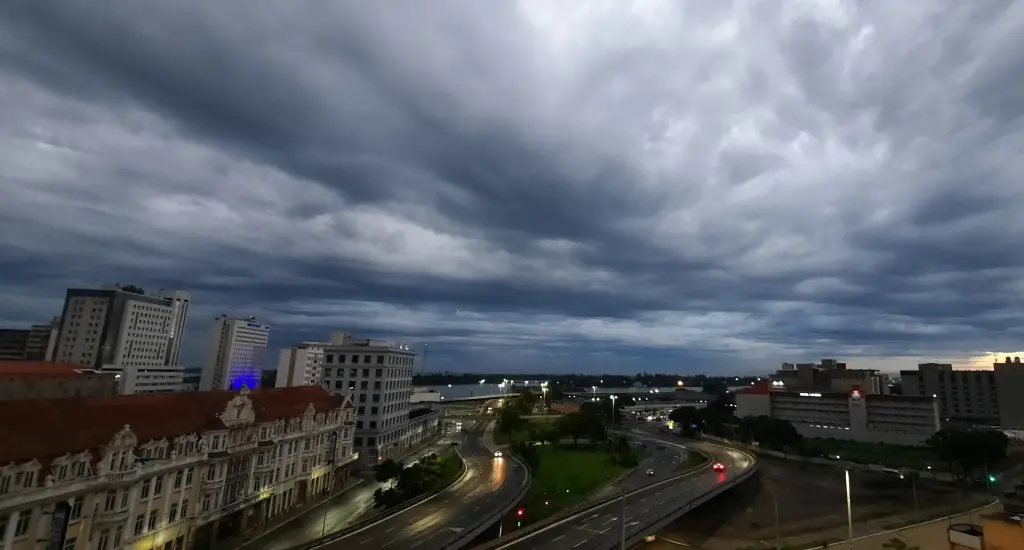 Frente fria acabará com verão tardio e trará chuva com temporais