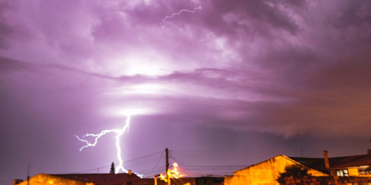 Chuva, garoa, vento, queda de temperatura e ainda enchente