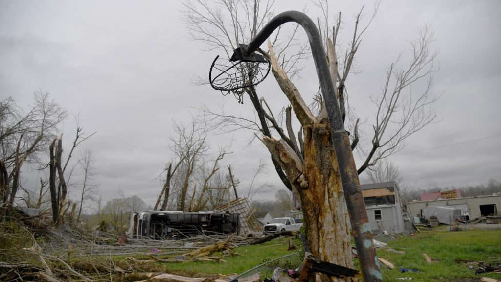 Novos tornados espalham destruição e causam mortes nos EUA