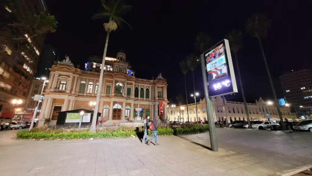 Inverno entrega o seu cartão de visitas em Porto Alegre