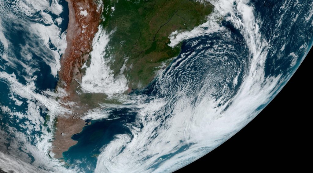 Dois ciclones extratropicais no Atlântico Sul neste domingo