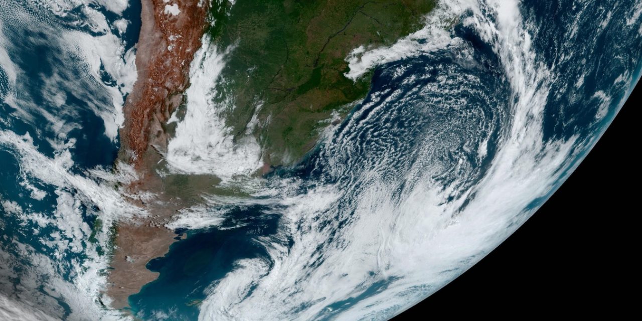 <span class="entry-title-primary">Dois ciclones extratropicais no Atlântico Sul neste domingo</span> <h2 class="entry-subtitle">Ciclones extratropicais são bastante comuns na região e tendem a aumentar em frequência a partir dos meses de outono e do inverno</h2>