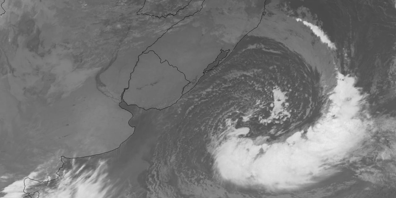 <span class="entry-title-primary">Ciclone na costa ditará as condições do tempo neste fim de semana</span> <h2 class="entry-subtitle">Ciclone extratropical intenso se aprofunda rapidamente  mar a Sudeste do Rio Grande do Sul durante este sábado </h2>