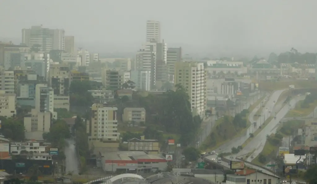 Previsão do tempo para amanhã: chuva em várias regiões neste domingo