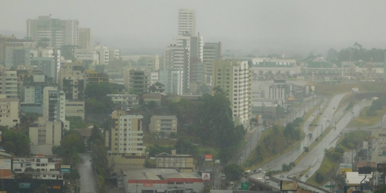 <span class="entry-title-primary">Previsão do tempo para amanhã: chuva em várias regiões neste domingo</span> <h2 class="entry-subtitle">Área de baixa pressão traz aumento de instabilidad no decorrer do dia com previsão de chuva amanhã em Porto Alegre e muitas cidades do interior</h2>