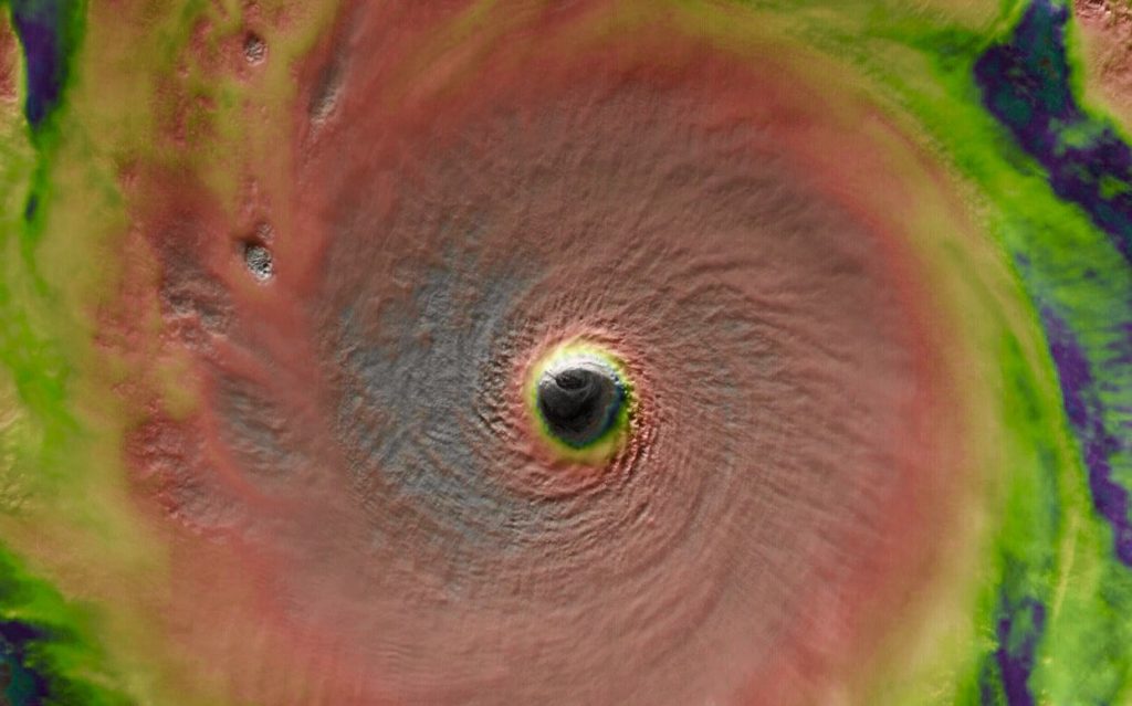 Tufão monstro com vento de 350 km/h gerou imagens de satélite incríveis