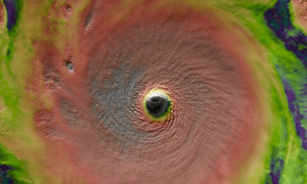 Tufão monstro com vento de 350 km/h gerou imagens de satélite incríveis