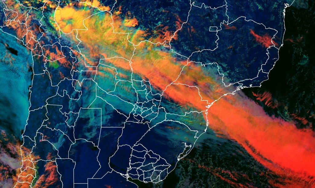 Frente fria avança pelo Centro do Brasil com chuva