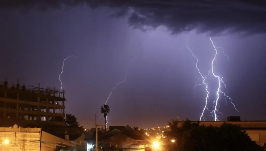 Chuva deve passar de 100 mm em Porto Alegre e 300 mm no interior