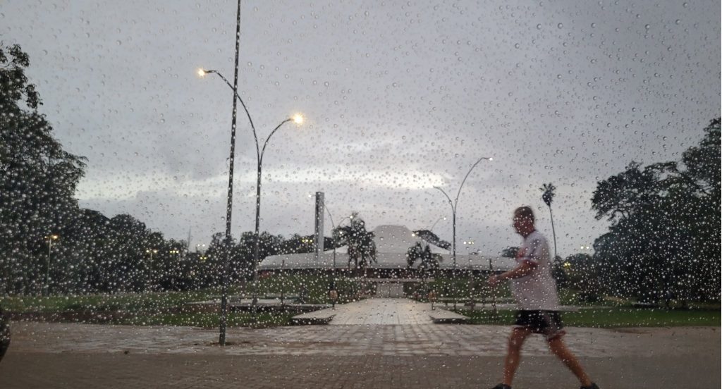 Previsão do tempo: fim de semana de instabilidade e chegada de ar frio