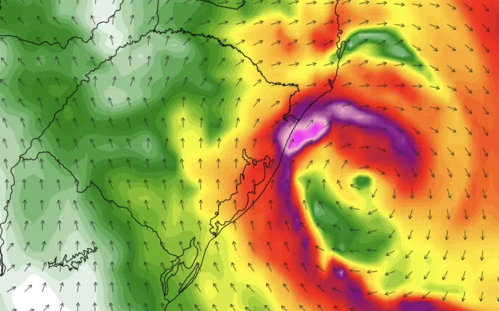 **ALERTA** Perigosa situação de chuva e vento por ciclone na costa