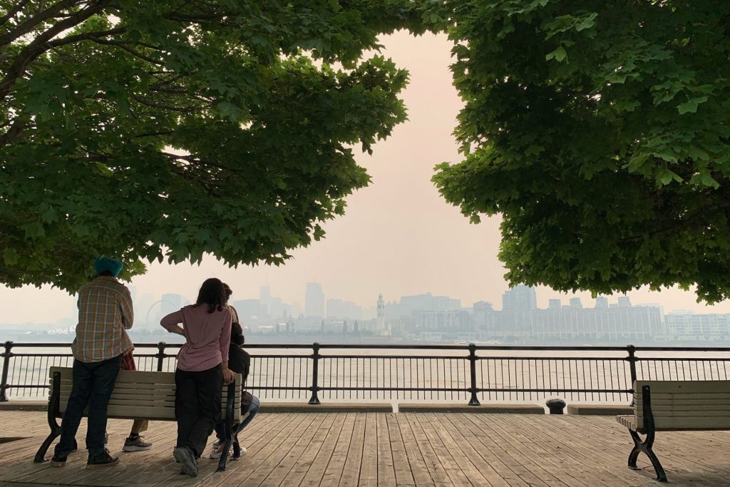Fumaça de incêndios deixa qualidade do ar insalubre em Montreal