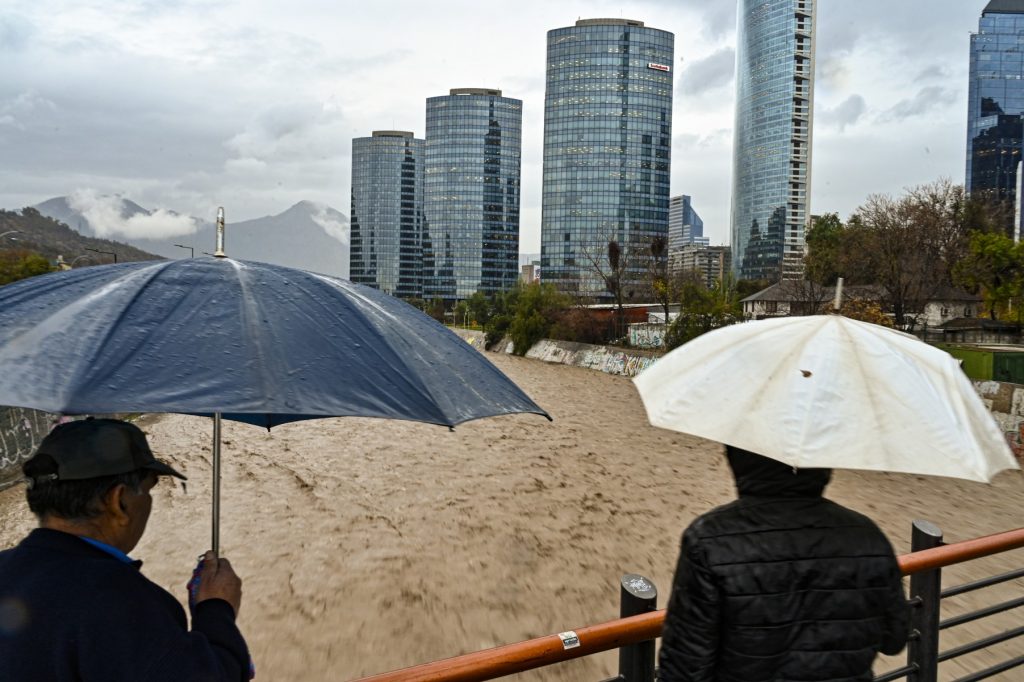 Rio atmosférico gera alerta vermelho e danos no Chile e Argentina
