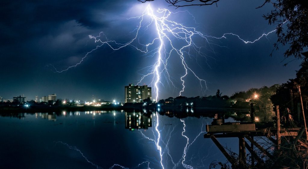 Período mais crítico do inverno terá calor, excesso de chuva e temporais