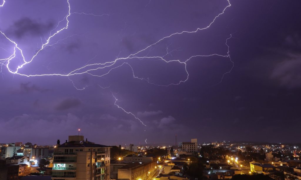 Calorão fora de época deste fim de junho vai terminar em temporal?