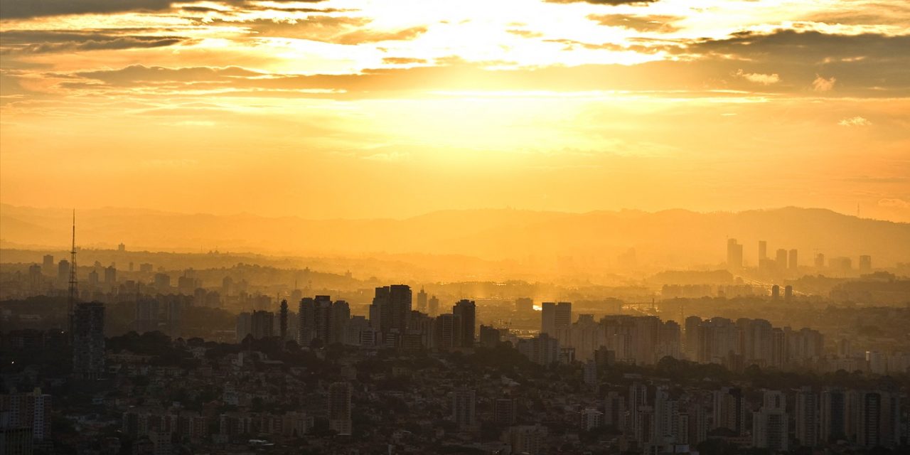 <span class="entry-title-primary">Previsão para semana em São Paulo: calor seguido de frente fria e chuva</span> <h2 class="entry-subtitle">Segunda metade da semana terá mais nuvens, períodos de chuva e queda de temperatura com a chegada de uma frente fria </h2>