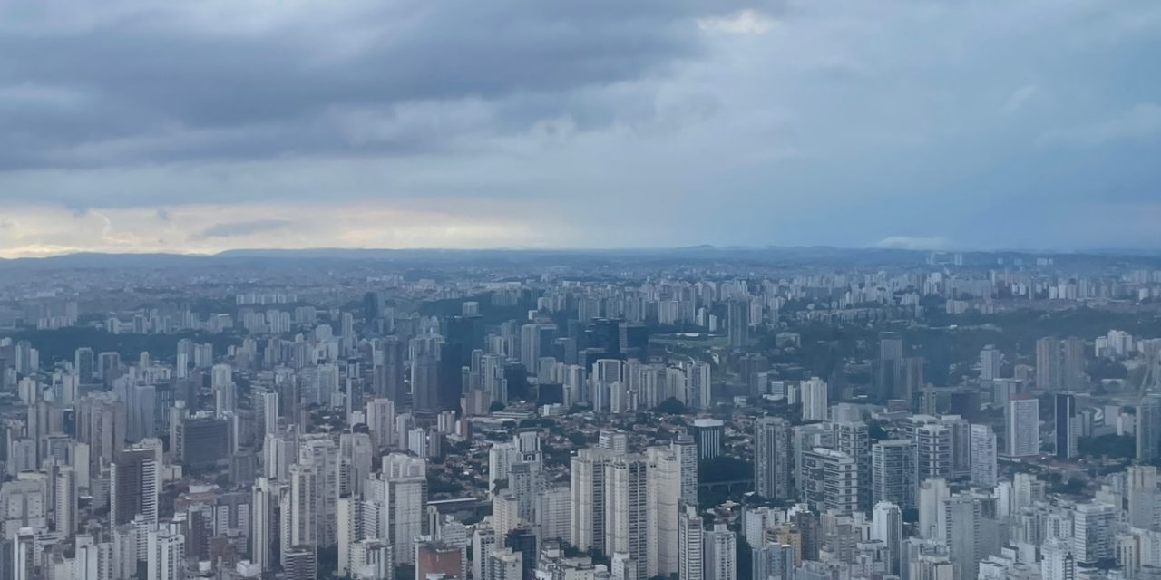 <span class="entry-title-primary">Frente fria trará chance de chuva e queda de temperatura em São Paulo</span> <h2 class="entry-subtitle">Previsão do tempo da MetSul indica frente fria passando pela costa com instabilidade e resfriamento junto ao litoral </h2>
