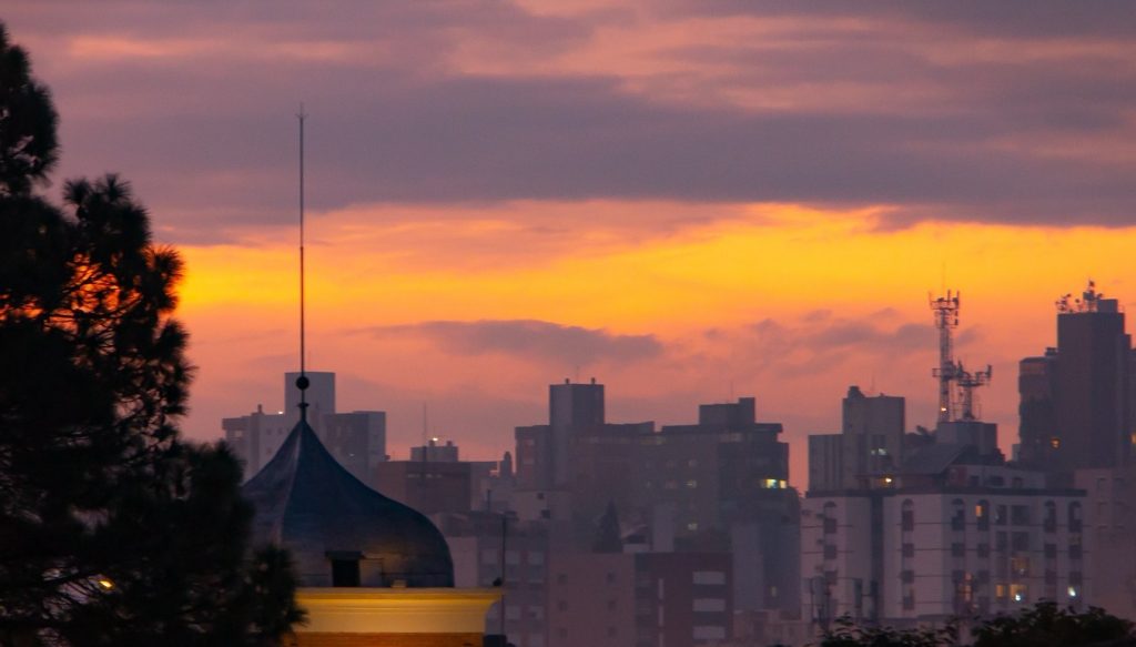Previsão do tempo: fim de semana de abafamento e instabilidade