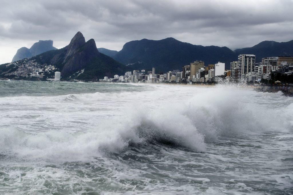 Frente fria deixa o tempo instável e mais frio em parte de SP e no RJ