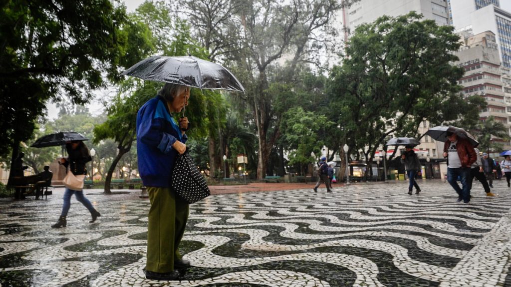 Chuva retorna ainda hoje para várias regiões após uma breve trégua