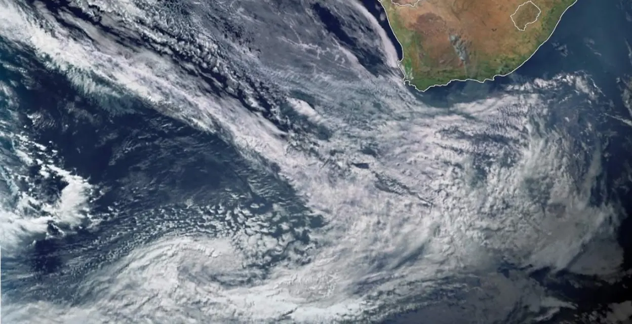 <span class="entry-title-primary">Ciclone que deixou 8 mortos no Brasil chega à África e atingirá o Índico</span> <h2 class="entry-subtitle">Ciclone extratropical que se formou sobre o Rio Grande do Sul já percorreu seis mil quilômetros e deve trocar de oceano</h2>