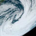 Gigante espiral de nuvens no Atlântico é ciclone que se formou no Uruguai