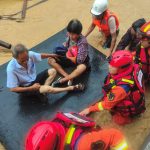 Tufão causa dilúvio na China e coloca Pequim em alerta