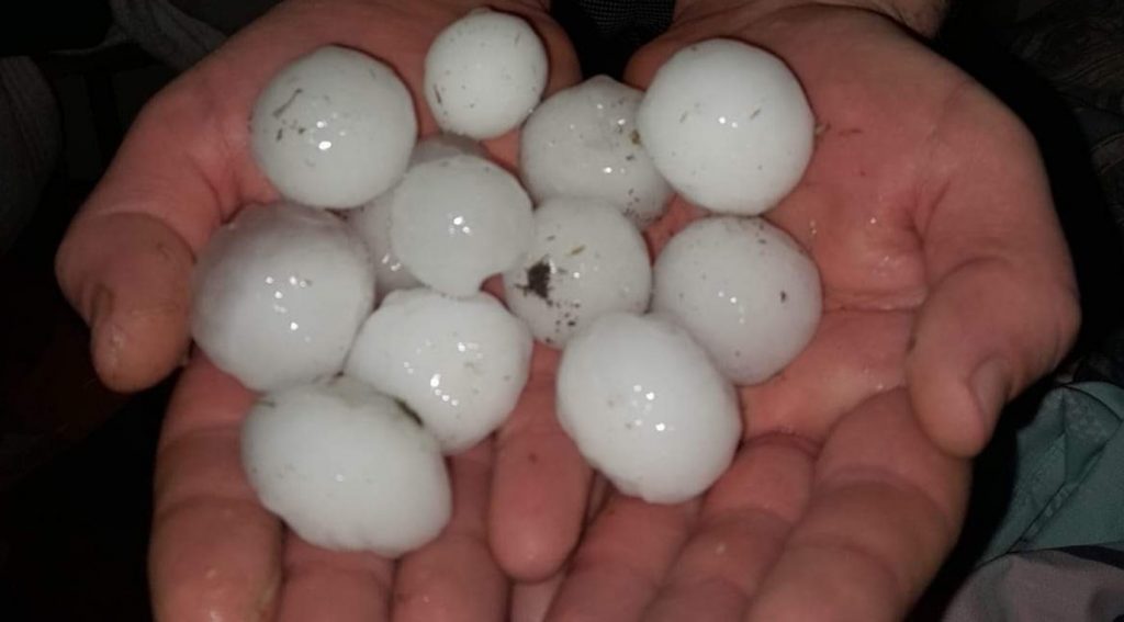Frente fria traz granizo no Uruguai e muda o tempo no Rio Grande do Sul