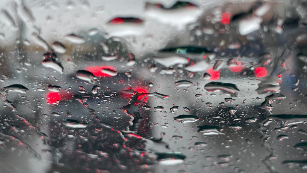 Frente fria avança com chuva pelo Sul do Brasil nesta quarta-feira