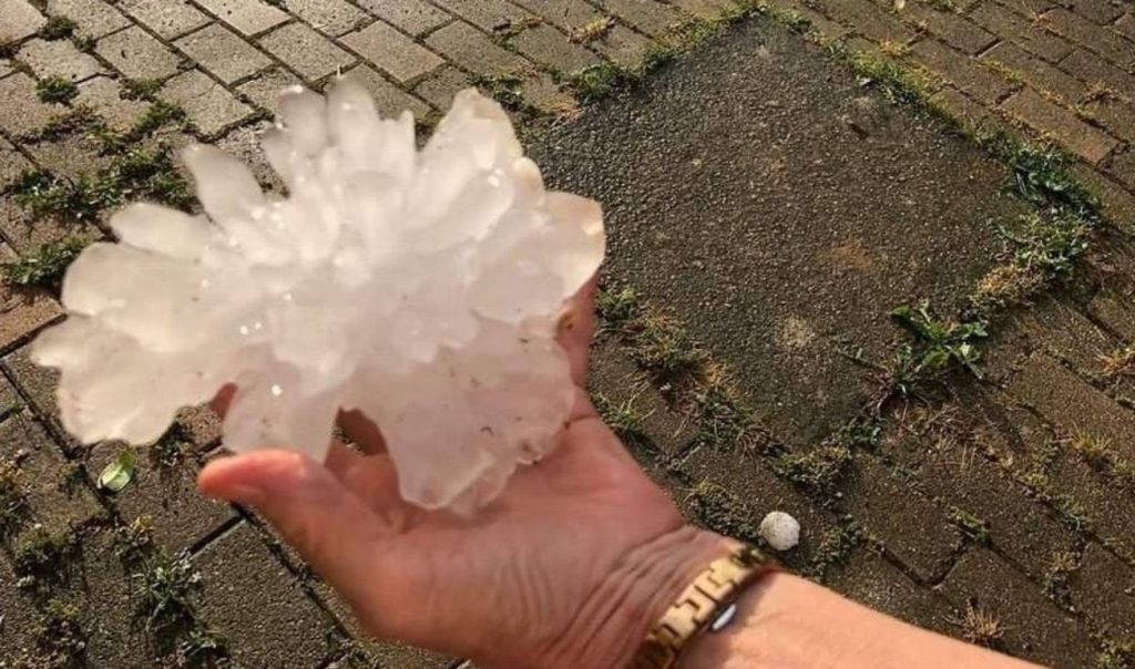 Granizo de meio quilo e vento causam mortes e destruição na Europa