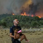 Grécia arde sob calor de até 45ºC – Veja as impressionantes fotos