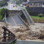 Chuva castiga o Japão e 300 mil recebem ordem para sair de casa
