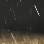 Neve marca o começo da sexta-feira após vento de 150 km/h do ciclone