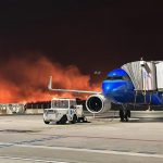 Incêndio gerado por calor de 47ºC ameaça grande aeroporto na Itália