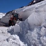 Neve de até cinco metros bloqueia caminhoneiros brasileiros nos Andes