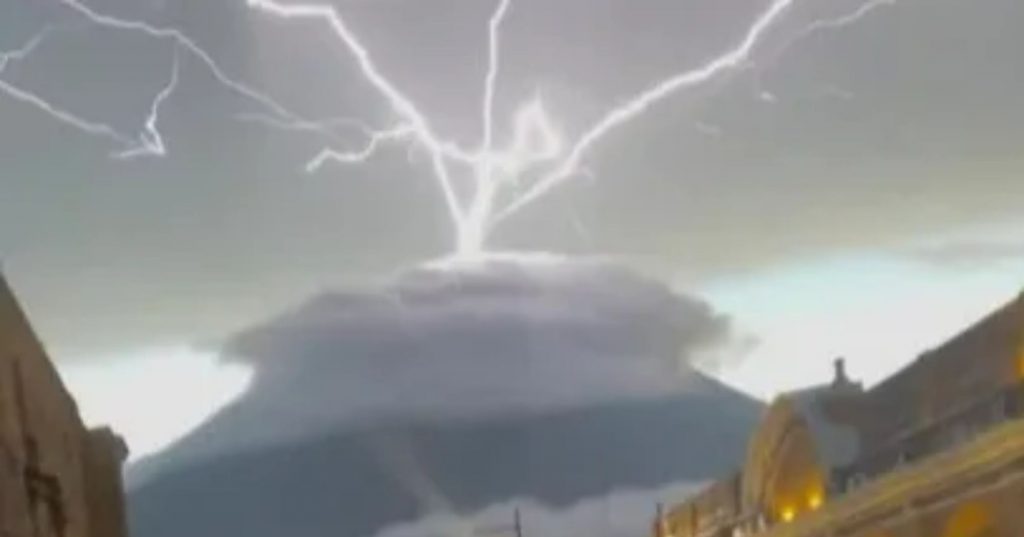 Saiba como se formou o raio aranha que viralizou na internet