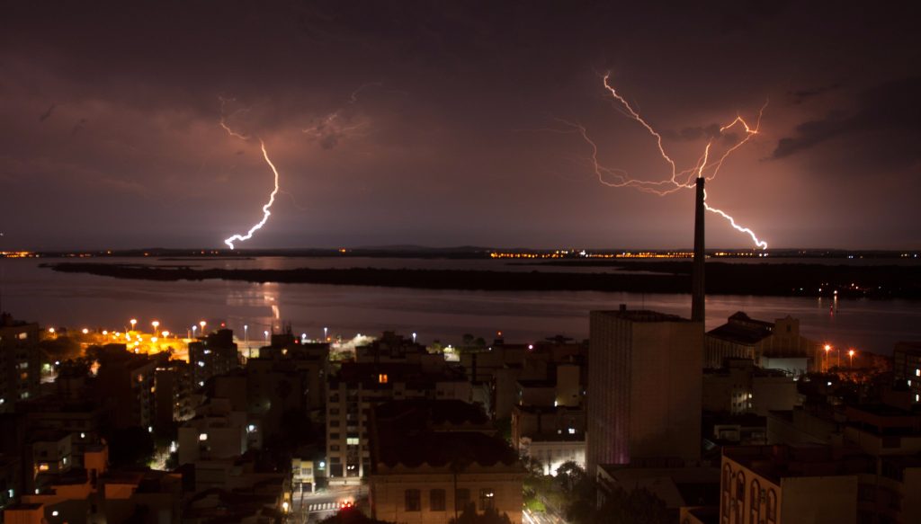 Alerta: atmosfera extremamente instável pode gerar tempestades fortes