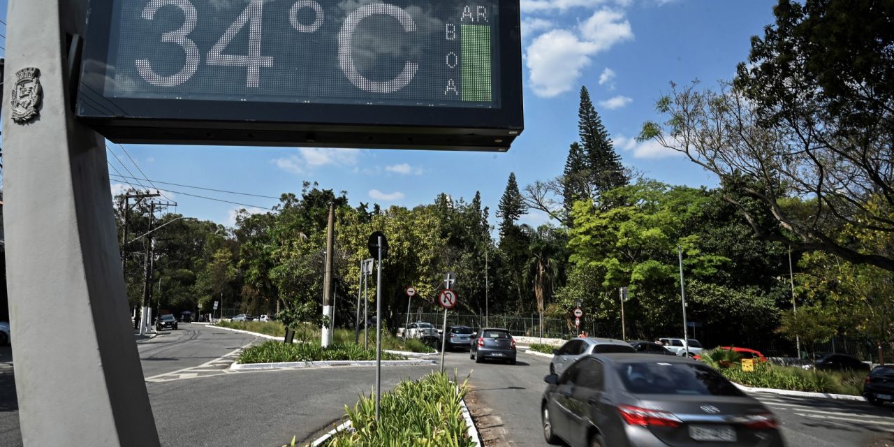<span class="entry-title-primary">Calor aumenta e vai encostar nos 40ºC no estado de São Paulo</span> <h2 class="entry-subtitle">Temperatura chegou hoje aos 38ºC no litoral paulista e deve se aproximar dos 40ºC nesta quinta e na sexta no interior do estado de São Paulo</h2>