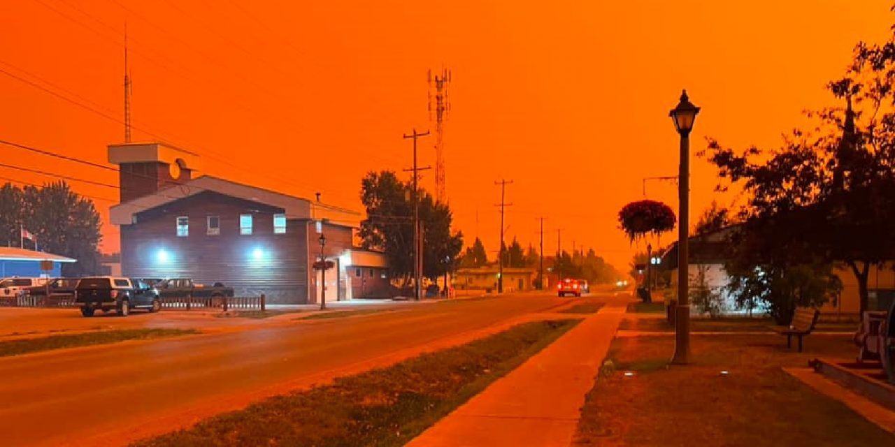 <span class="entry-title-primary">Incêndios tornam céu laranja no Canadá e milhares fogem por terra e ar</span> <h2 class="entry-subtitle">Temporada de incêndios de 2023 no Canadá é recorde. Situação é crítica agora em Yelllowknife, nos Territórios do Norte. </h2>